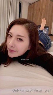 JK浴室自慰到不停喷水尿失禁会喊papa的蜜桃臀